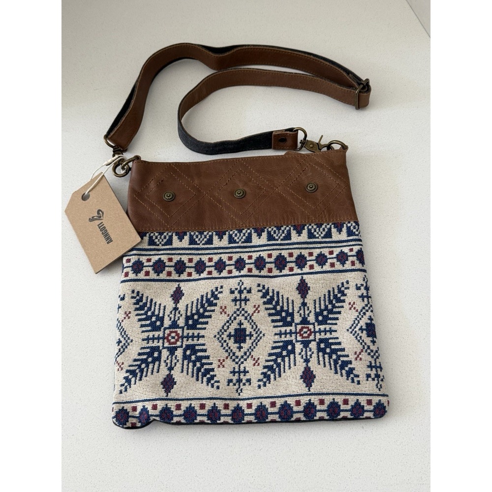 Anngoti Crossbody Shoulder Bag Purse Western‎ Aztec Design New With Tag
